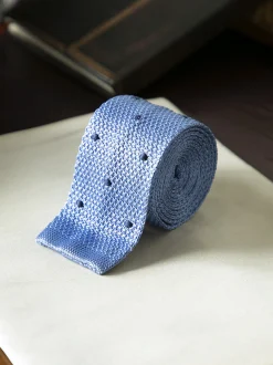 Cravate fine en maille tricot pure soie à pois