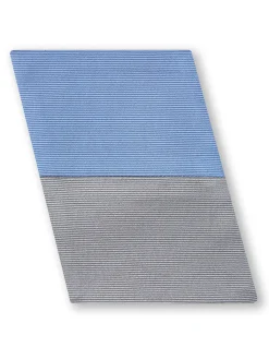 Pochette de costume en pure soie finement côtelée gris réversible bleu dur